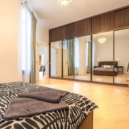 Embassy Area, Spacious 2br Apartment Riga