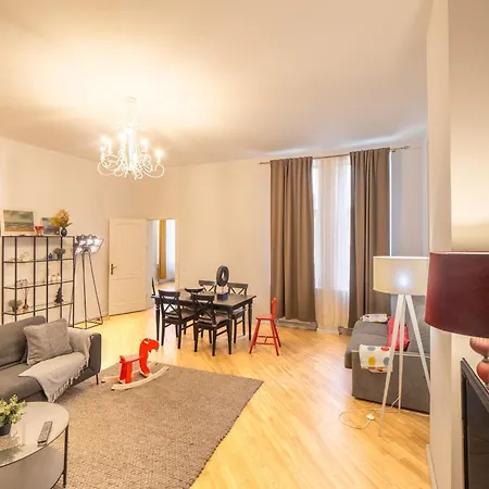 Apartment Embassy Area, Spacious 2br *