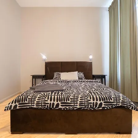 Apartment Embassy Area, Spacious 2br Riga