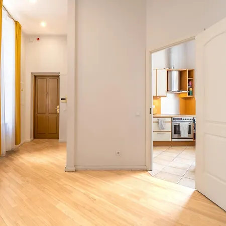 Embassy Area, Spacious 2br * Riga