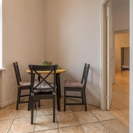 Apartment Embassy Area, Spacious 2br *
